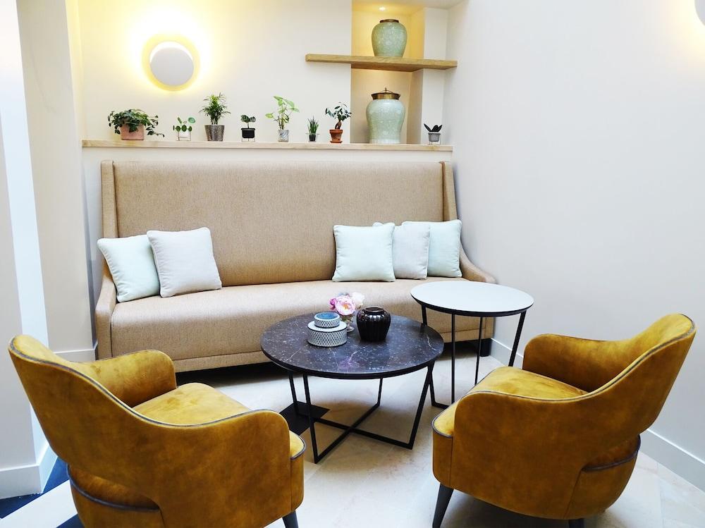 Des Champs-elysees 4* Parijs